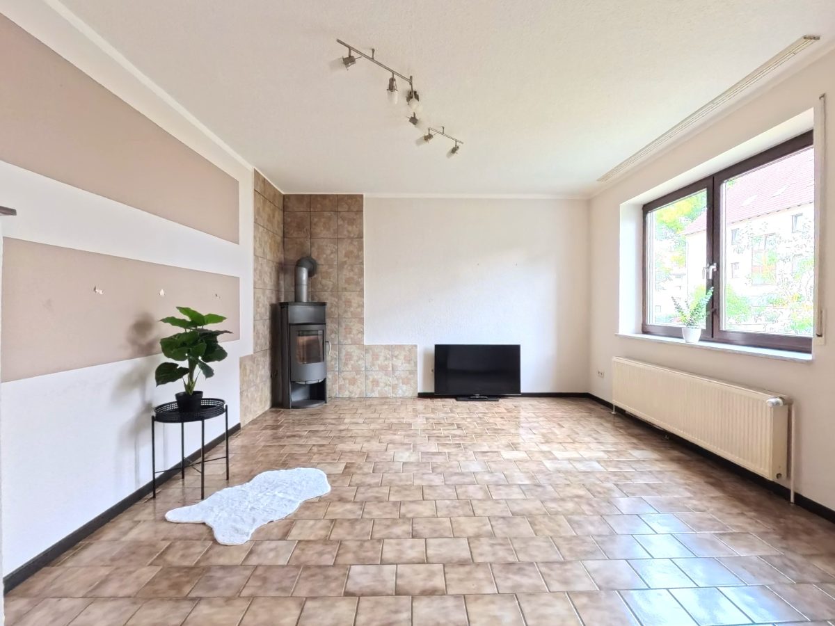 Wohnzimmer mit Kamin