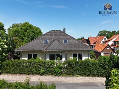 Sofort frei: Bungalow mit Kamin & EBK – 174 m² Wfl. auf 542 m², 37186 Moringen, Bungalow