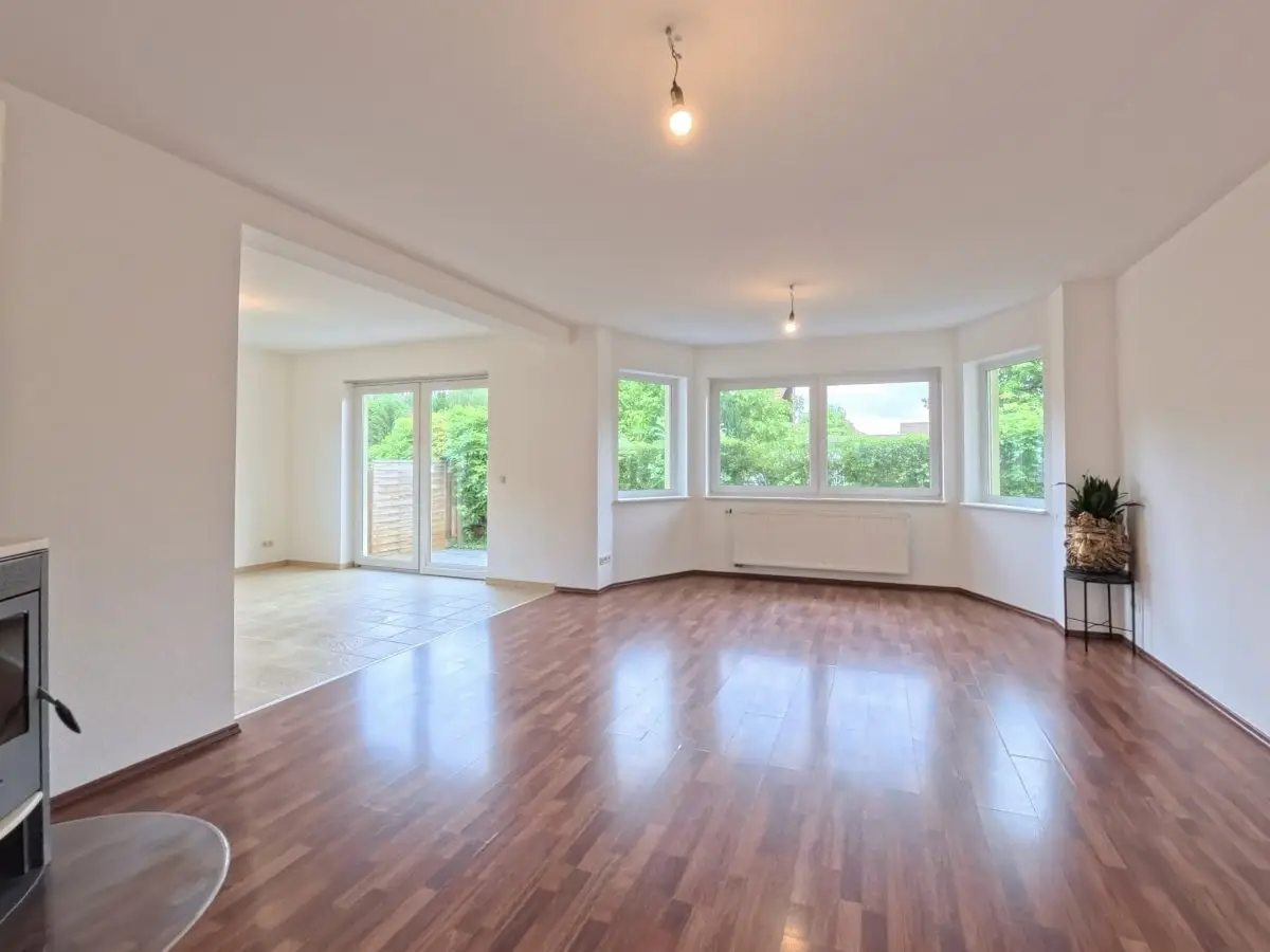 EG - Wohnzimmer mit Kamin