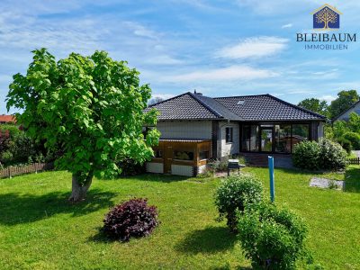 Schöner Bungalow mit Garten & Doppelgarage – direkt in Duderstadt, 37115 Duderstadt, Bungalow