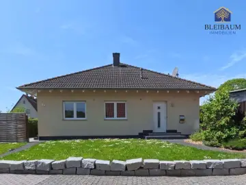 174 m² Familientraum: Frisch renovierter Bungalow in Moringen!, 37186 Moringen, Bungalow